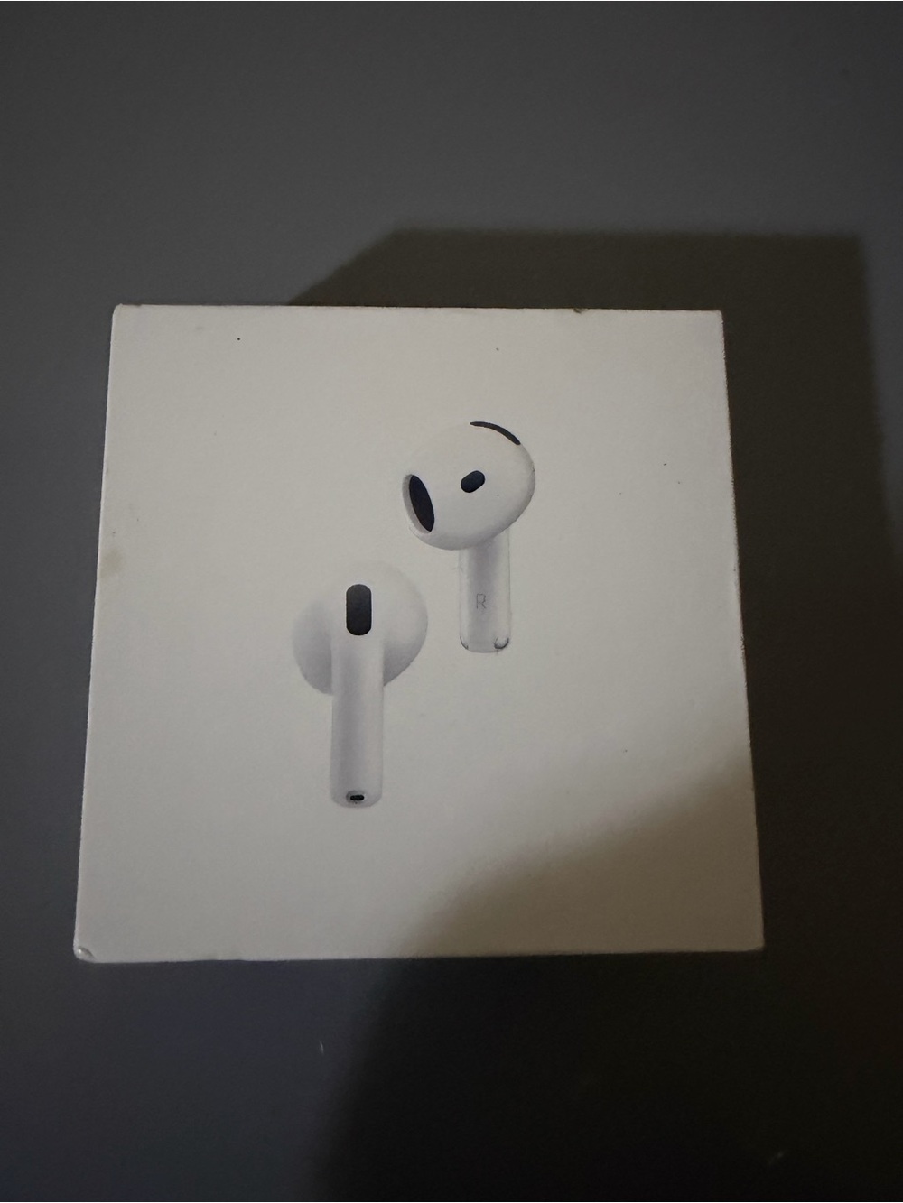 NWT- authentic Apple Airpods 4 - Active noise cancellation.